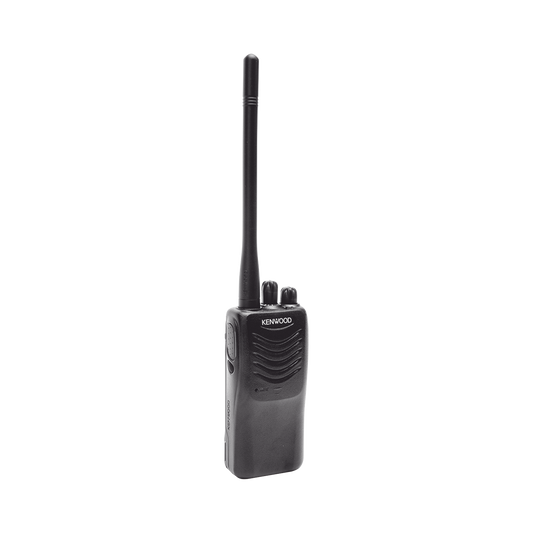 Radio portátil profesional VHF 136-174 MHz · 5 W · 16 canales · MIL-STD-810 · IP54 · VOX · Batería 12 hrs · 3 años de garantía. Incluye antena, batería, cargador y clip